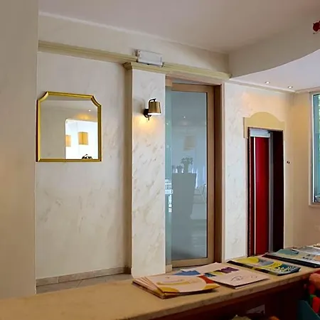 King Hotel 3*